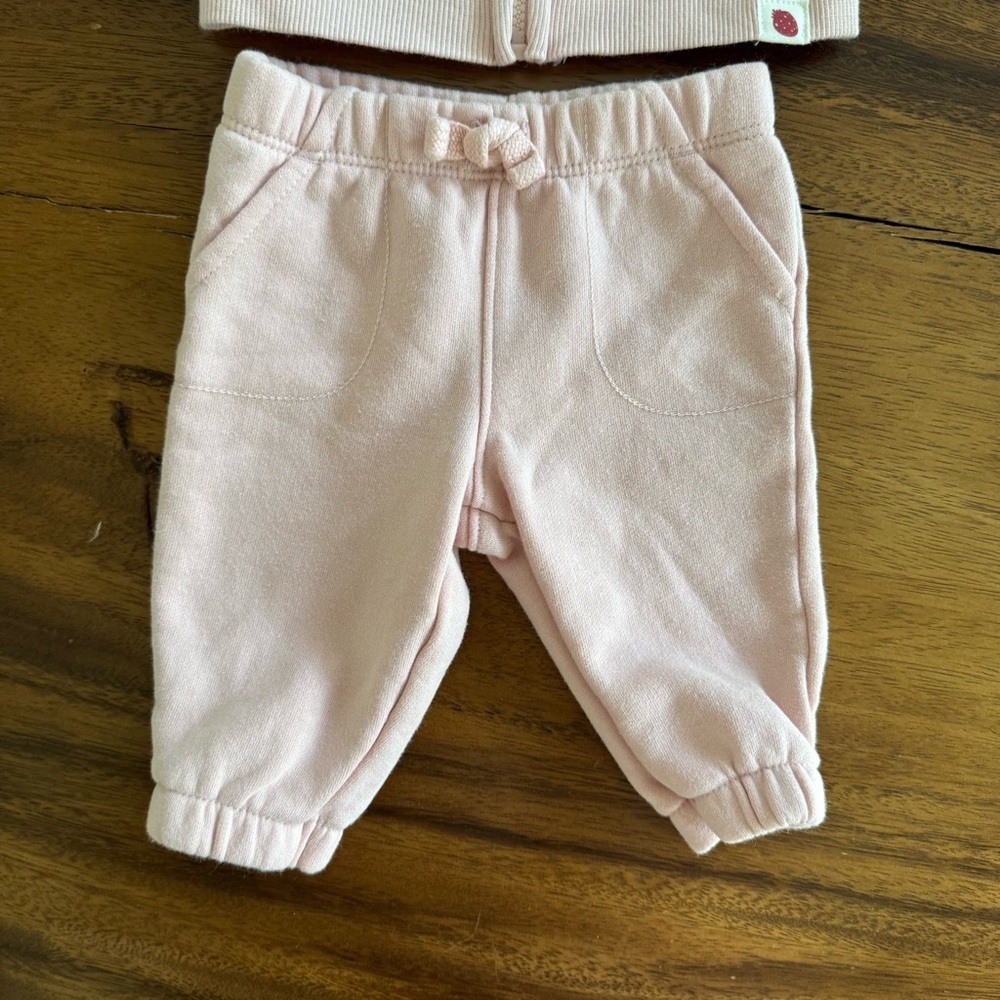 Carter’s Soft Pink Sweat Set size 3M - Picture 3 of 5